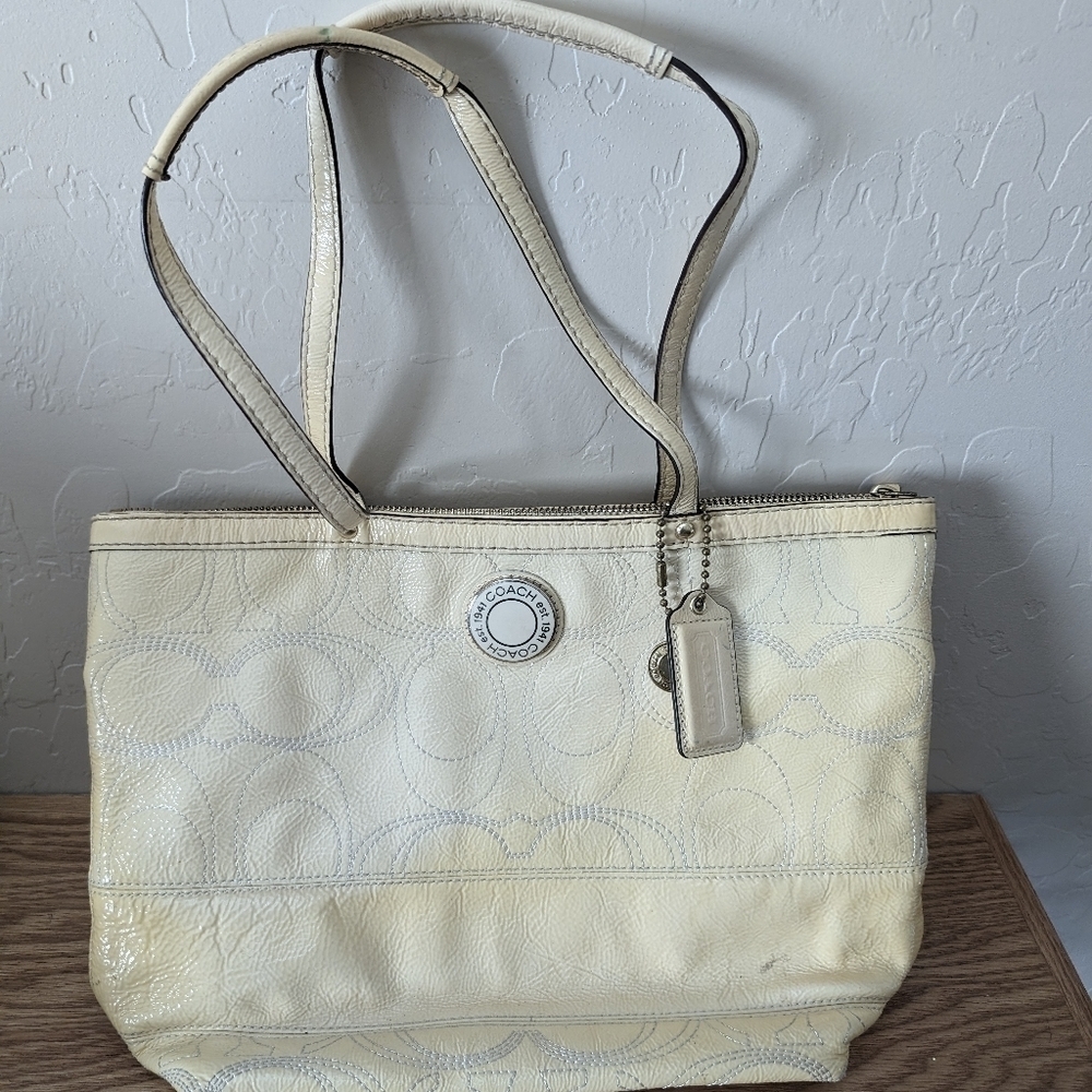 Coach Signature Madison Shoulder Bag in Ivory/Light Yellow